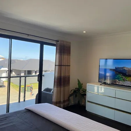 Waterside Holiday Home Redcliffe Exterior photo